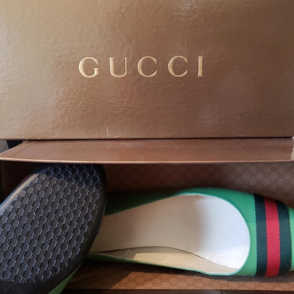 Gucci Shoes - Gucci green striped flats